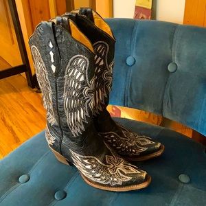Beautiful Corral Vintage Cross/Wings Cowboy Boot